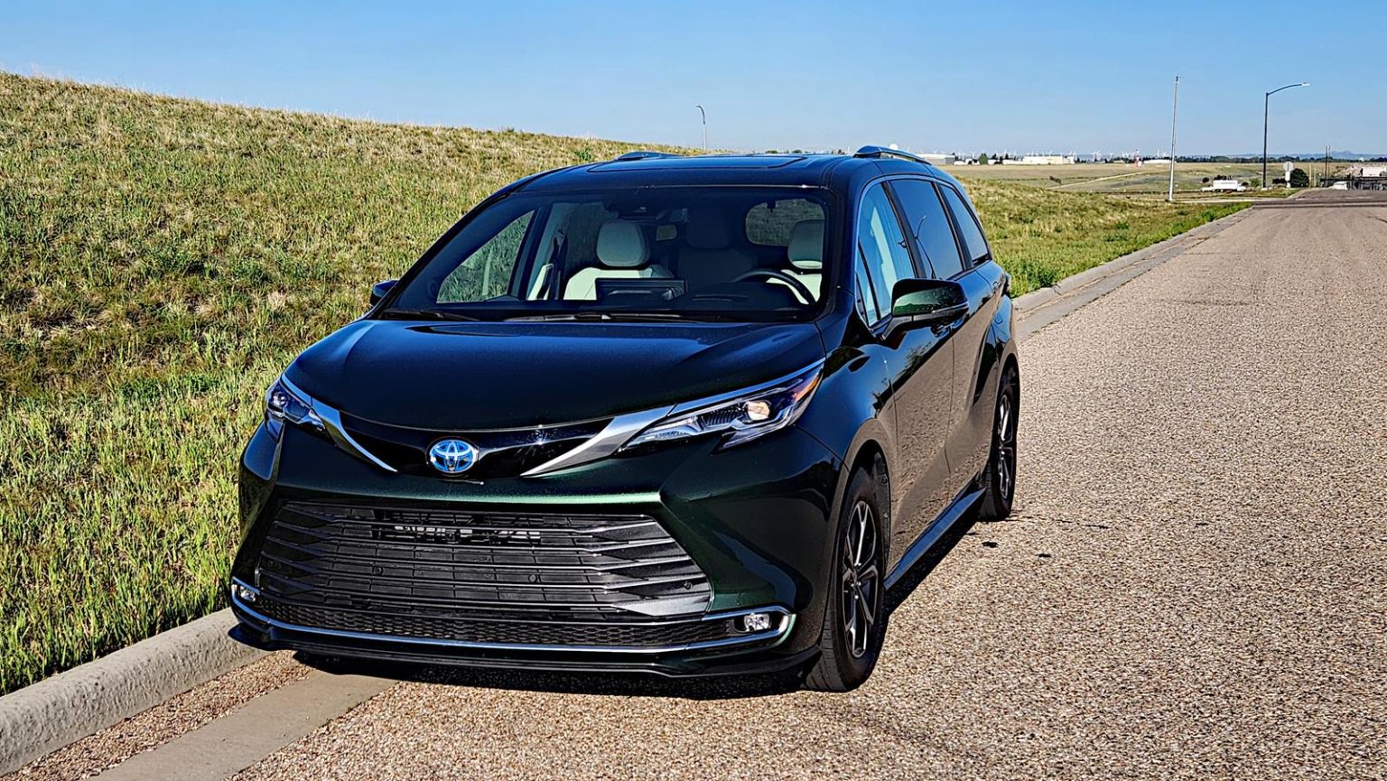 Review 2025 Toyota Sienna Hybrid Still The Minivan To Beat Drive Mode review-2025-toyota-sienna-hybrid-still-the-minivan-to-beat-drive-mode